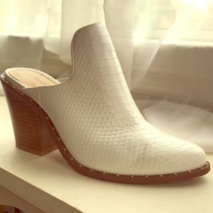 Chinese Laundry Women’s Springfield Mule